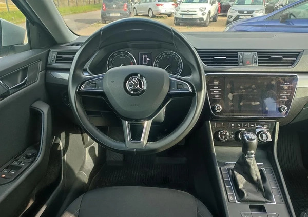 Skoda Superb cena 69000 przebieg: 80400, rok produkcji 2017 z Serock małe 121